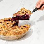 OXO Good Grips Black Nylon Flexible Pie Server - Image 3
